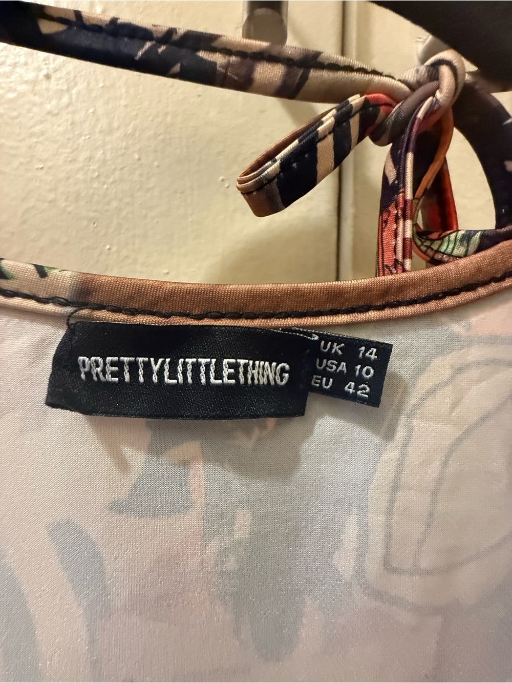 PrettyLittleThing Tee + Halter Style 😍 - Picture 5 of 9